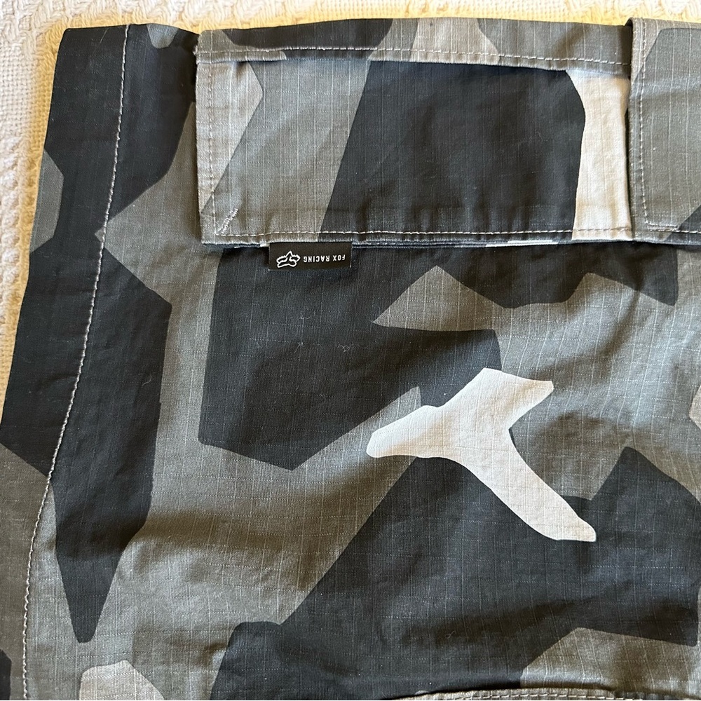 Fox Racing Slambozo Black/Grey Camo Men’s Cargo Shorts 34-Utility Gorpcore - Picture 6 of 9
